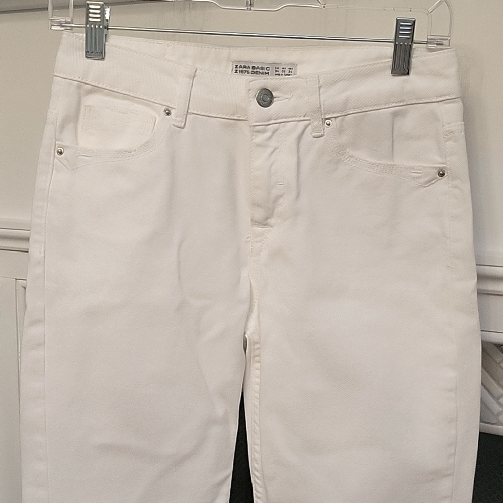 Zara size 2 white denim pants with frayed hem